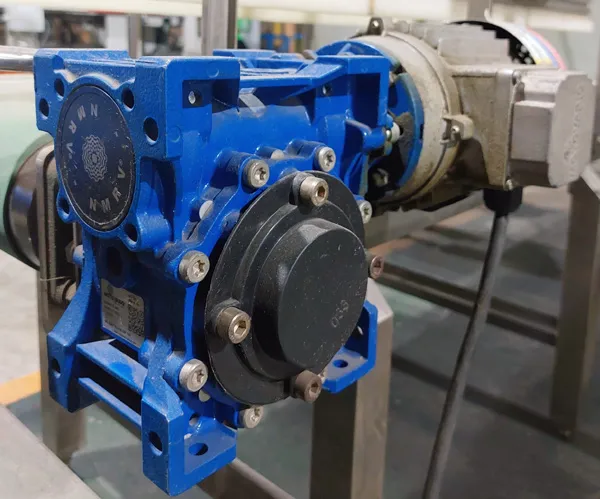 motovario-wormgear-reducer-2_2_11zon